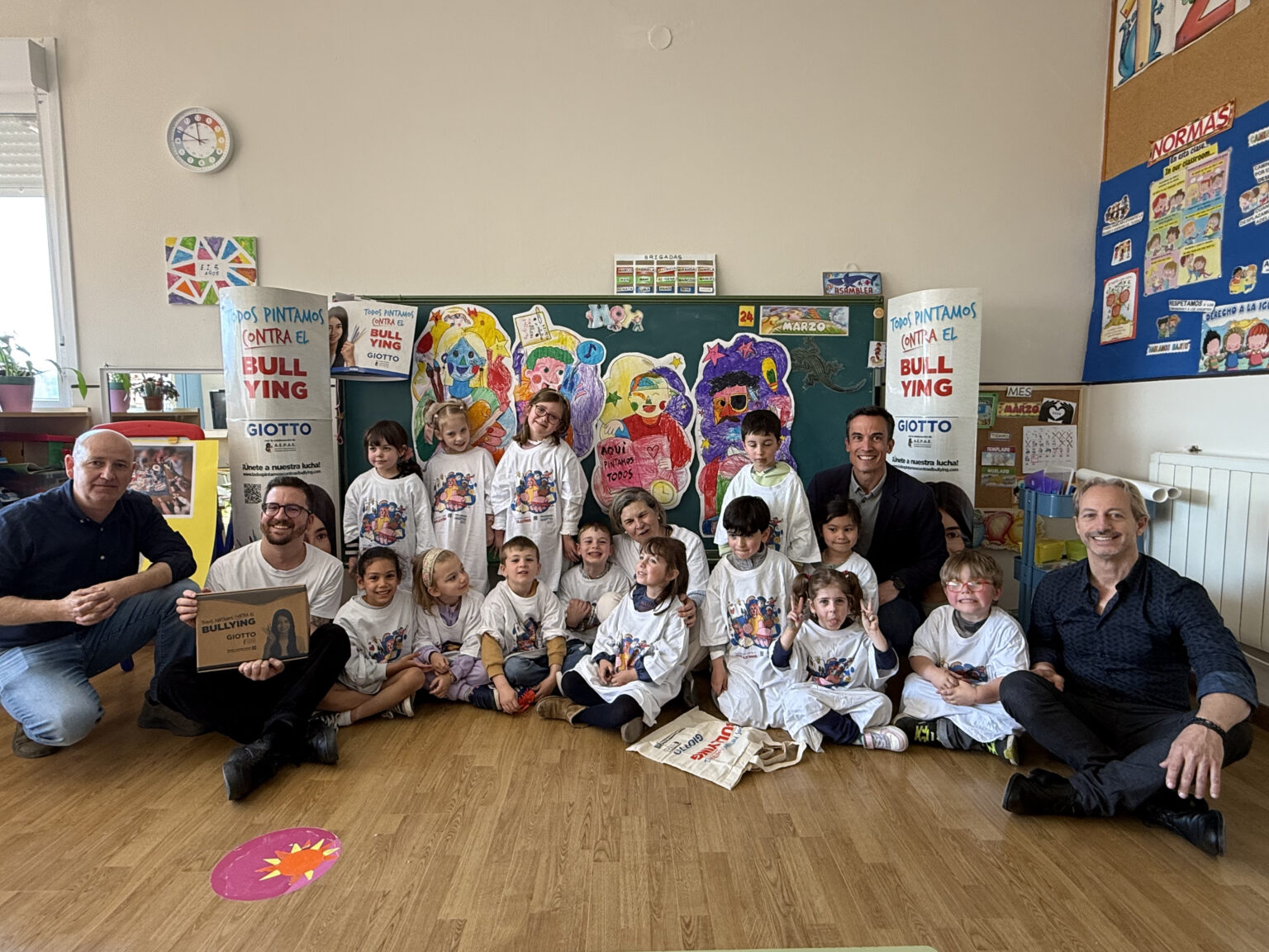 Una jornada inolvidable en el CP Bernardo Gurdiel para celebrar el primer premio de «Pinta contra el bullying» (2025)